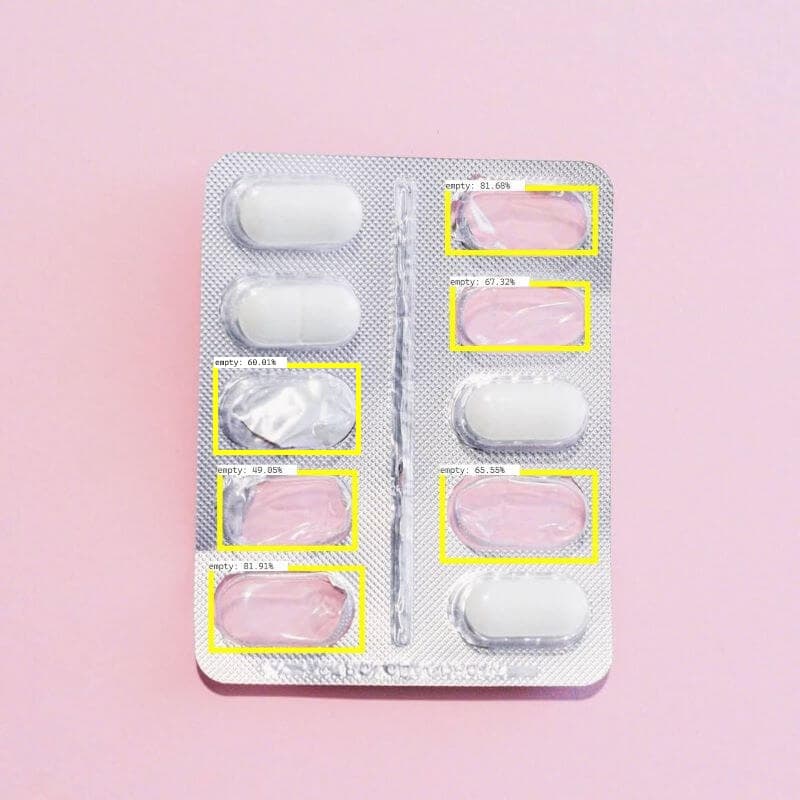 AI inspection highlighting individual tablets in a blister pack